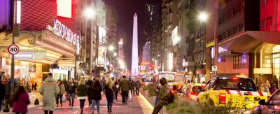 obelisco noche gente luces 1500x610 en 